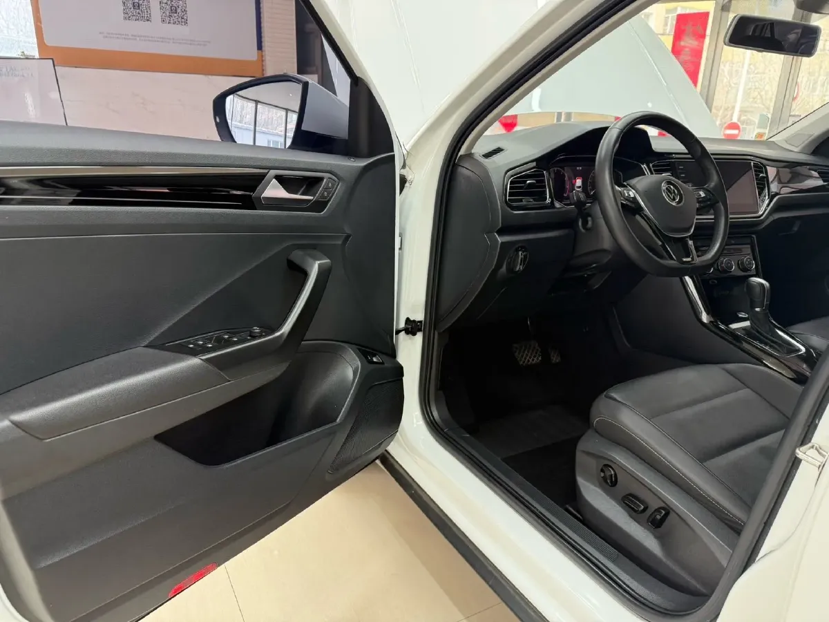 2022 Volkswagen T-Roc 1.4T 150HP L4 7DCT,autocango,china used car exporter,china ev exporter,chinese used car exporter,chinese used ev exporter