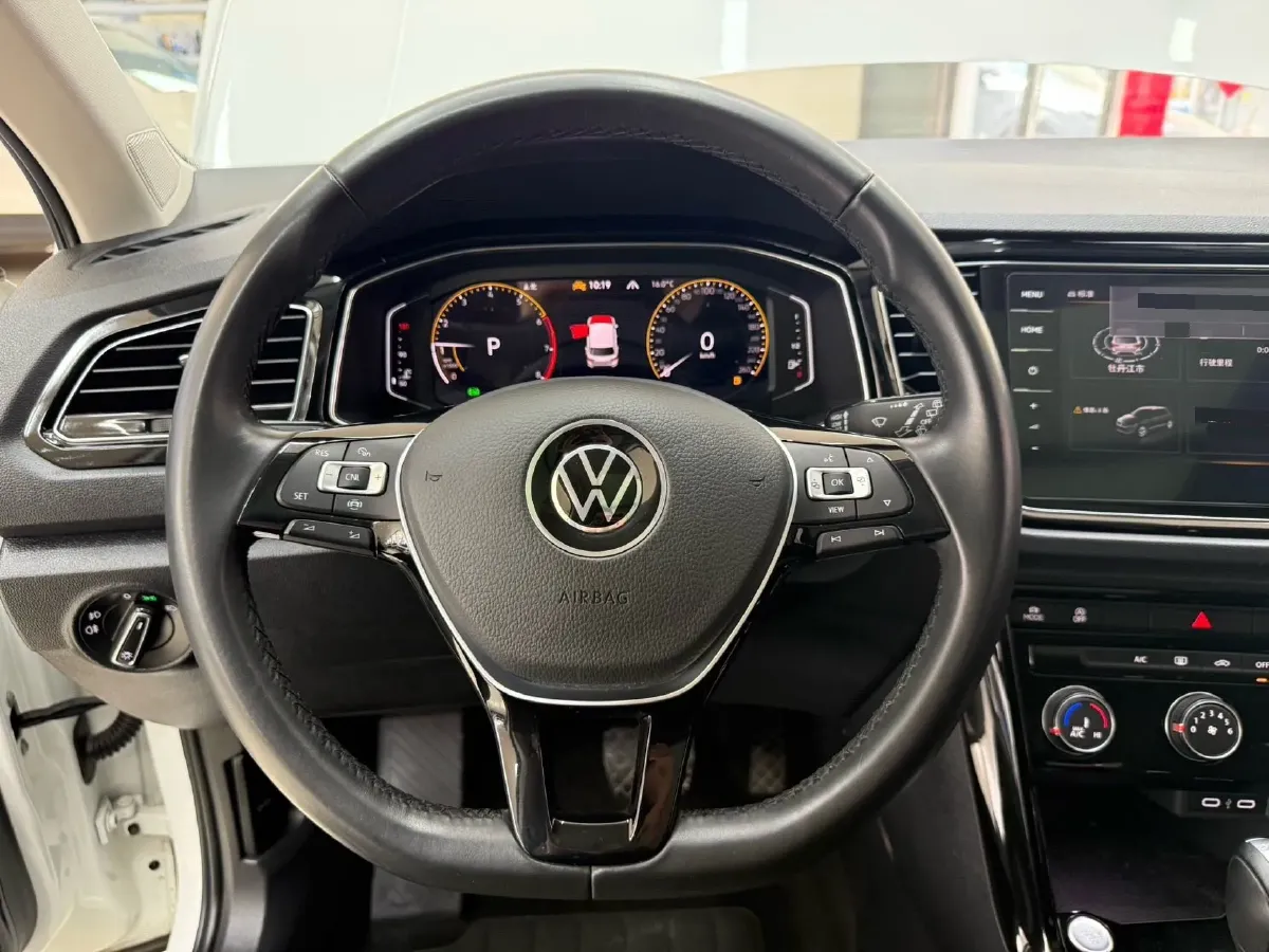 2022 Volkswagen T-Roc 1.4T 150HP L4 7DCT,autocango,china used car exporter,china ev exporter,chinese used car exporter,chinese used ev exporter