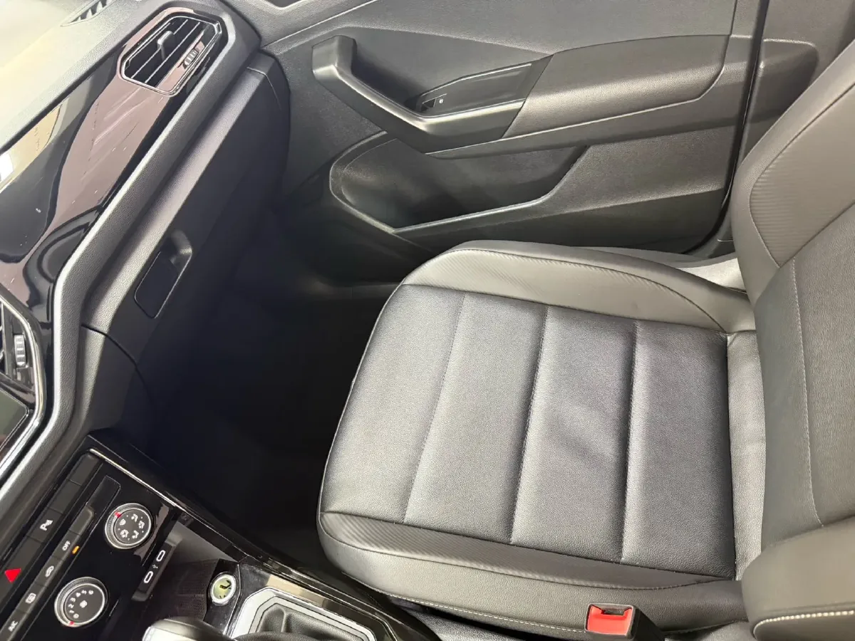 2022 Volkswagen T-Roc 1.4T 150HP L4 7DCT,autocango,china used car exporter,china ev exporter,chinese used car exporter,chinese used ev exporter