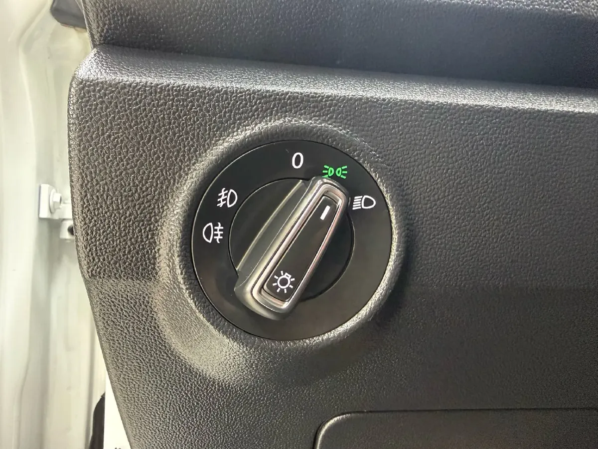 2022 Volkswagen T-Roc 1.4T 150HP L4 7DCT,autocango,china used car exporter,china ev exporter,chinese used car exporter,chinese used ev exporter