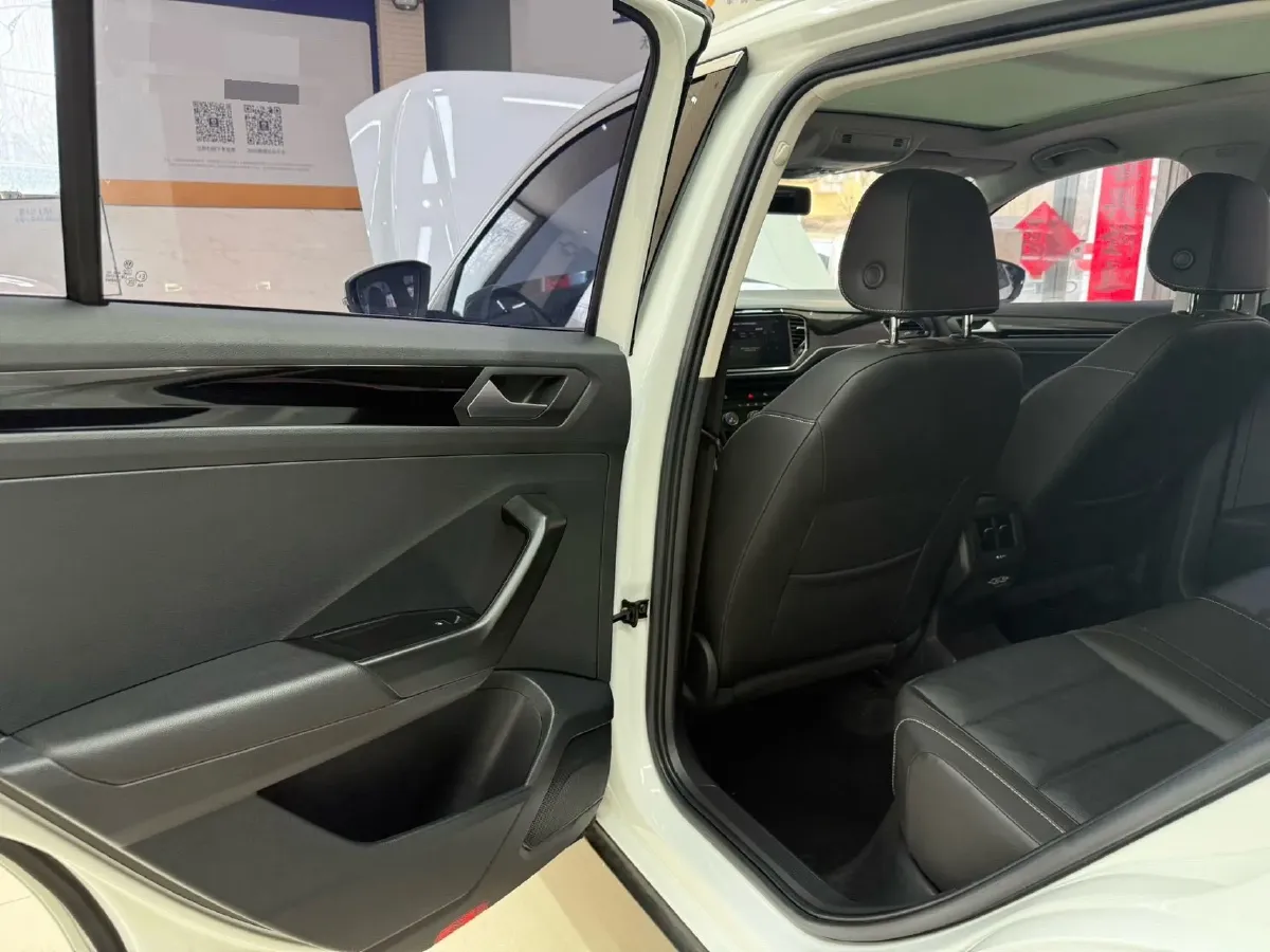 2022 Volkswagen T-Roc 1.4T 150HP L4 7DCT,autocango,china used car exporter,china ev exporter,chinese used car exporter,chinese used ev exporter