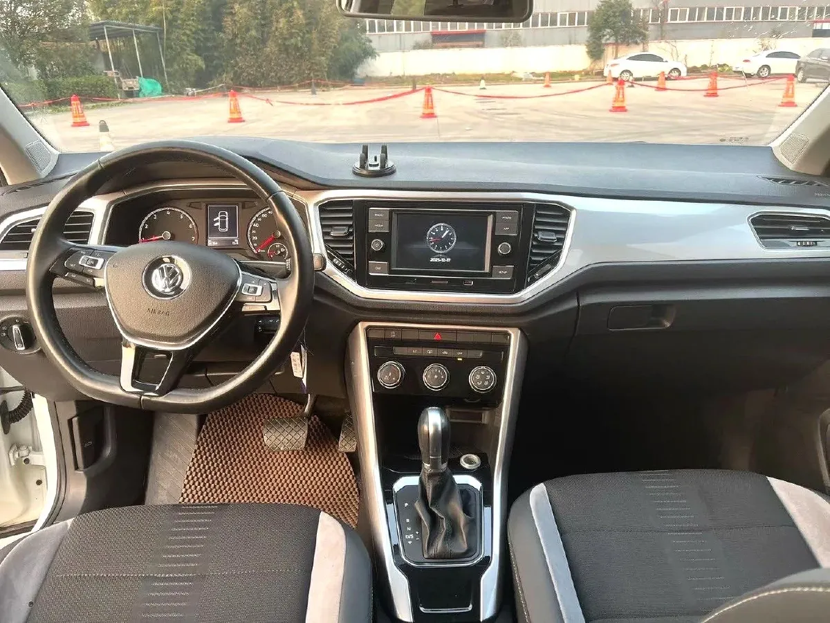 2020 Volkswagen T-Roc 1.4T 150HP L4 7DCT,autocango,china used car exporter,china ev exporter,chinese used car exporter,chinese used ev exporter