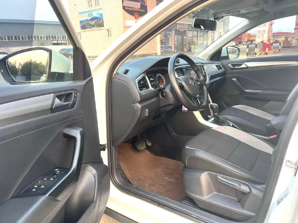 2020 Volkswagen T-Roc 1.4T 150HP L4 7DCT,autocango,china used car exporter,china ev exporter,chinese used car exporter,chinese used ev exporter