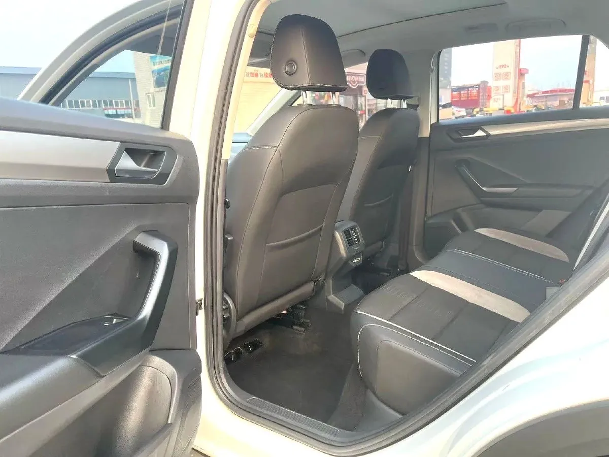 2020 Volkswagen T-Roc 1.4T 150HP L4 7DCT,autocango,china used car exporter,china ev exporter,chinese used car exporter,chinese used ev exporter