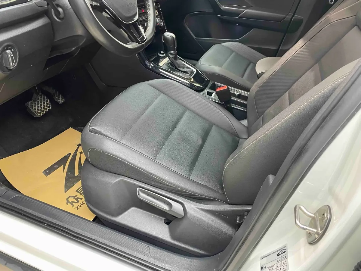 2021 Volkswagen T-Roc 1.4T 150HP L4 7DCT,autocango,china used car exporter,china ev exporter,chinese used car exporter,chinese used ev exporter