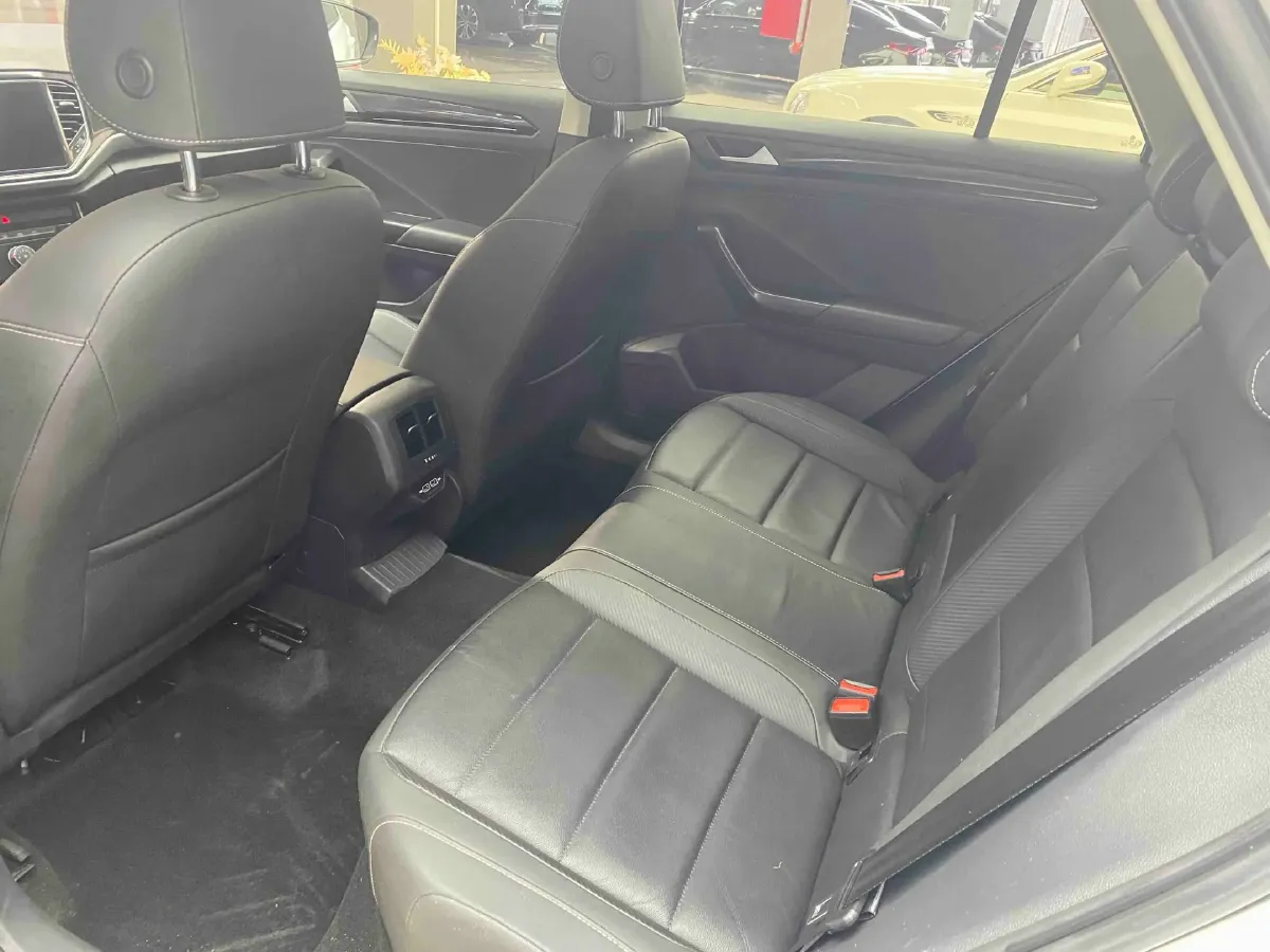 2021 Volkswagen T-Roc 1.4T 150HP L4 7DCT,autocango,china used car exporter,china ev exporter,chinese used car exporter,chinese used ev exporter