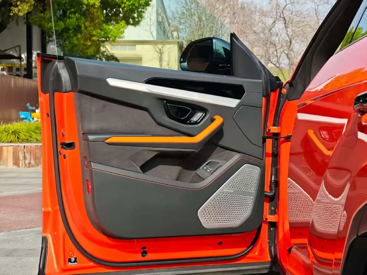 2025 Lamborghini Urus SE 4.0T 620HP V8 8AT PHEV,autocango,china used car exporter,china ev exporter,chinese used car exporter,chinese used ev exporter