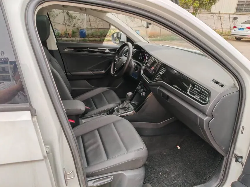 2020 Volkswagen T-Roc 1.4T 150HP L4 7DCT,autocango,china used car exporter,china ev exporter,chinese used car exporter,chinese used ev exporter