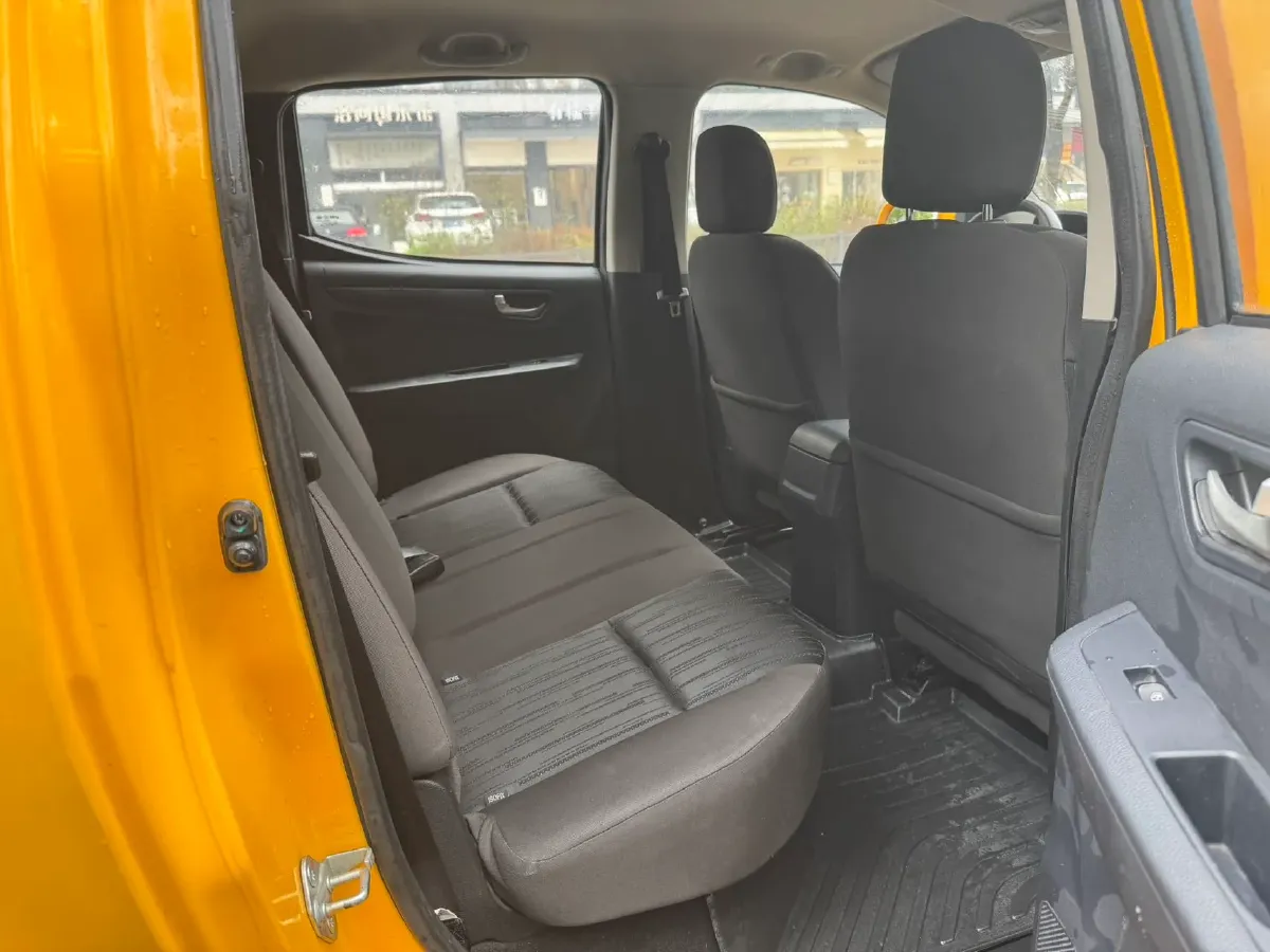 2019 Isuzu Jim 2.0T 204HP L4 5MT,autocango,china used car exporter,china ev exporter,chinese used car exporter,chinese used ev exporter