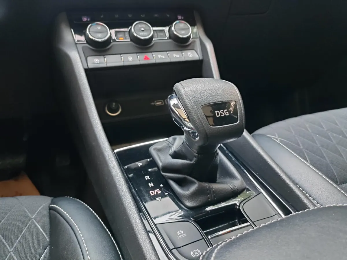 2019 Skoda Octavia 1.4T 150HP L4 7DCT,autocango,china used car exporter,china ev exporter,chinese used car exporter,chinese used ev exporter