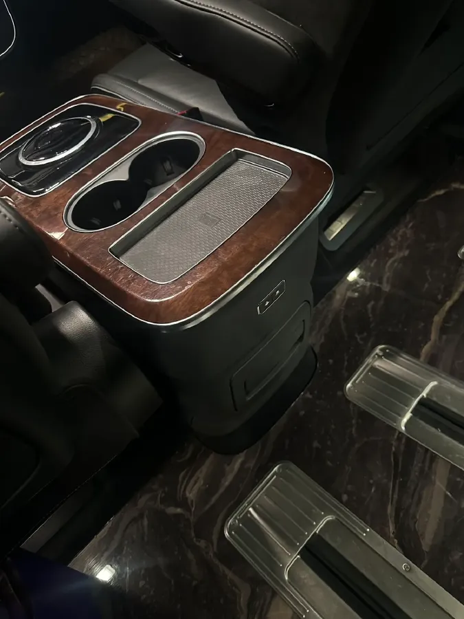 2023 HongQi HQ9 2.0T 252HP L4 8AT,autocango,china used car exporter,china ev exporter,chinese used car exporter,chinese used ev exporter