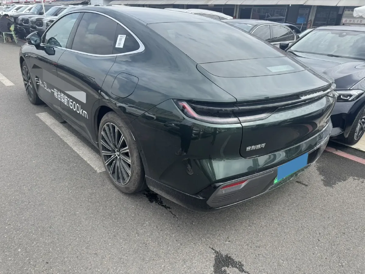 2025 Geely Galaxy Starshine 8 1.5T 163HP L4 3DHT PHEV 27.69KWH,autocango,china used car exporter,china ev exporter,chinese used car exporter,chinese used ev exporter