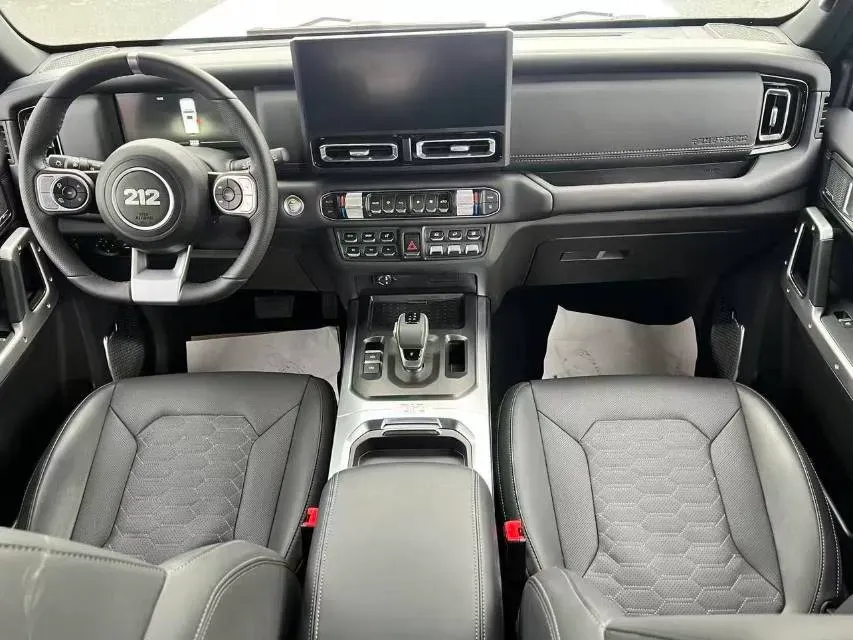 2024 212 212 T01 2.0T 252HP L4 8AT,autocango,china used car exporter,china ev exporter,chinese used car exporter,chinese used ev exporter