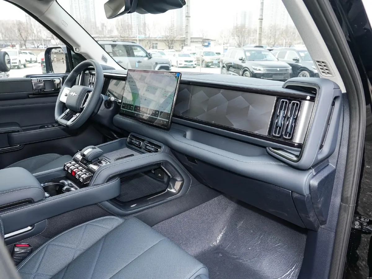 2025 FangChengBao Bao 5 1.5T 194HP L4 E-CVT PHEV 31.8KWH,autocango,china used car exporter,china ev exporter,chinese used car exporter,chinese used ev exporter