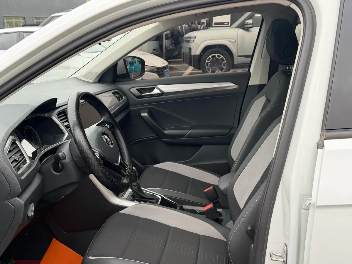 2020 Volkswagen T-Roc 1.4T 150HP L4 7DCT,autocango,china used car exporter,china ev exporter,chinese used car exporter,chinese used ev exporter