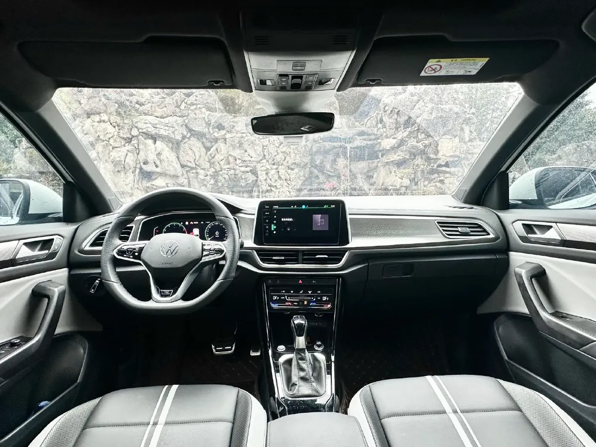 2025 Volkswagen T-Roc 1.5T 160HP L4 7DCT,autocango,china used car exporter,china ev exporter,chinese used car exporter,chinese used ev exporter