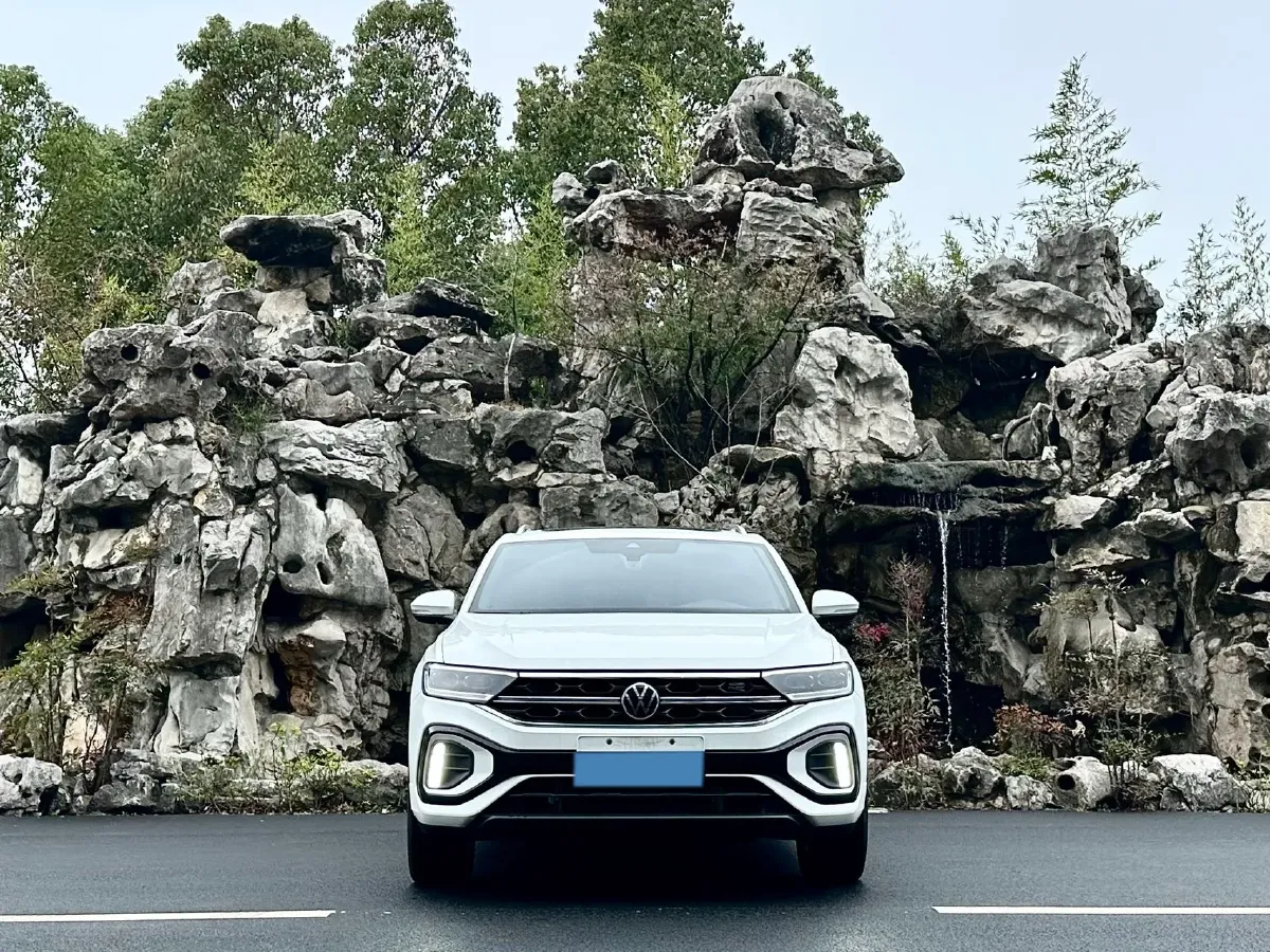 2025 Volkswagen T-Roc 1.5T 160HP L4 7DCT,autocango,china used car exporter,china ev exporter,chinese used car exporter,chinese used ev exporter