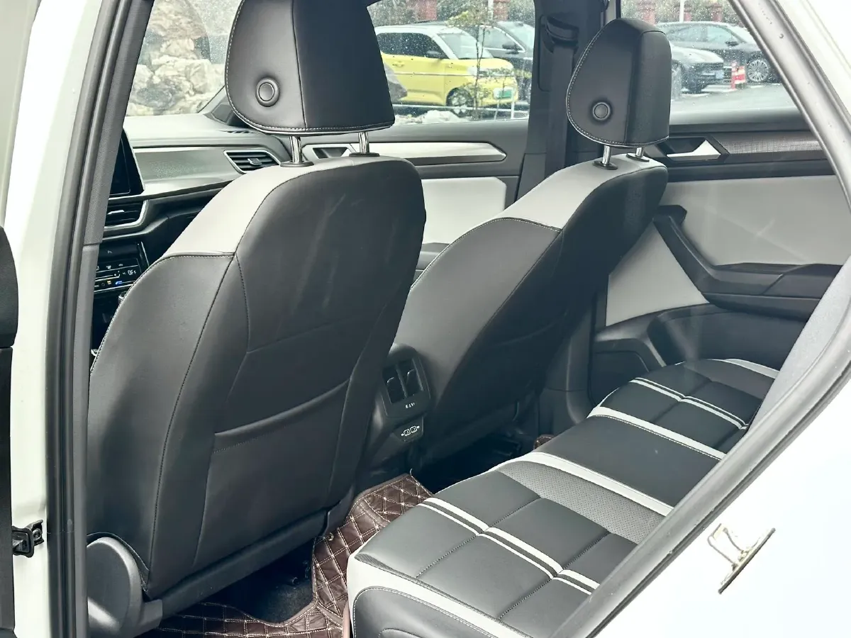 2025 Volkswagen T-Roc 1.5T 160HP L4 7DCT,autocango,china used car exporter,china ev exporter,chinese used car exporter,chinese used ev exporter