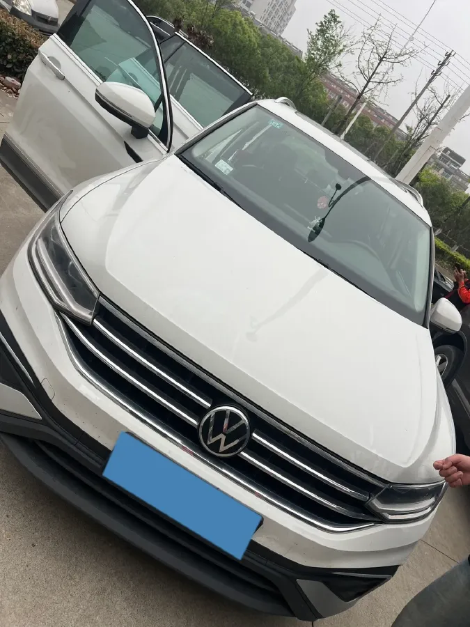2023 Volkswagen Tiguan L 1.5T 160HP L4 7DCT,autocango,china used car exporter,china ev exporter,chinese used car exporter,chinese used ev exporter