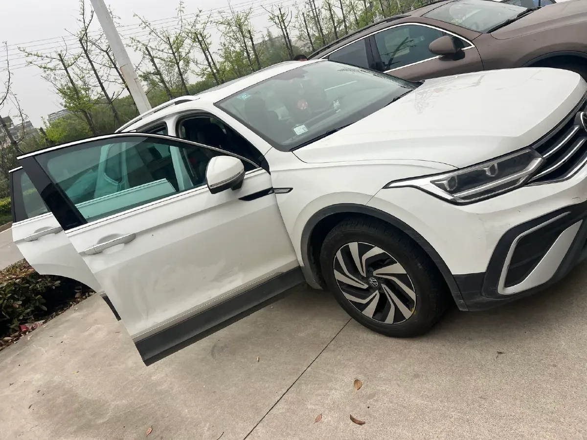 2023 Volkswagen Tiguan L 1.5T 160HP L4 7DCT,autocango,china used car exporter,china ev exporter,chinese used car exporter,chinese used ev exporter