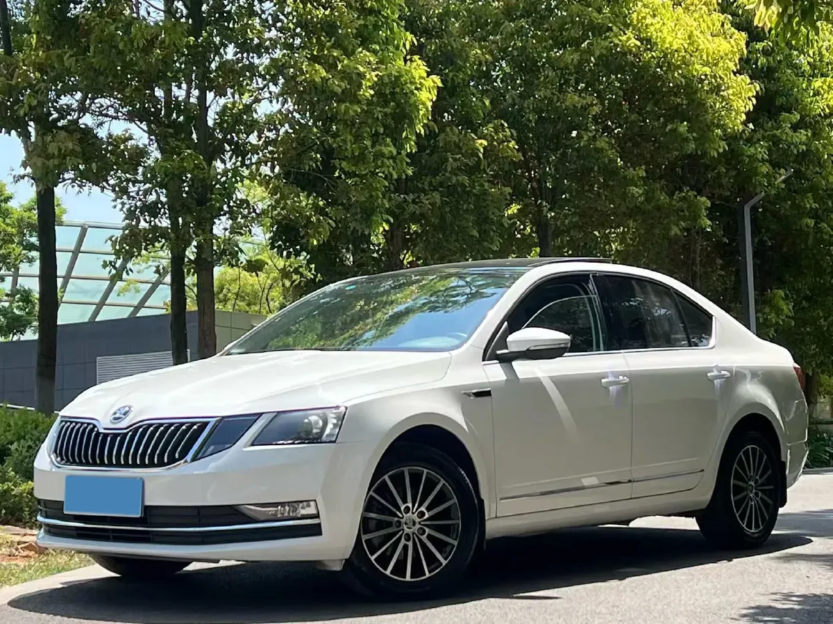 2018 Skoda Octavia 1.2T 116HP L4 7DCT,autocango,china used car exporter,china ev exporter,chinese used car exporter,chinese used ev exporter