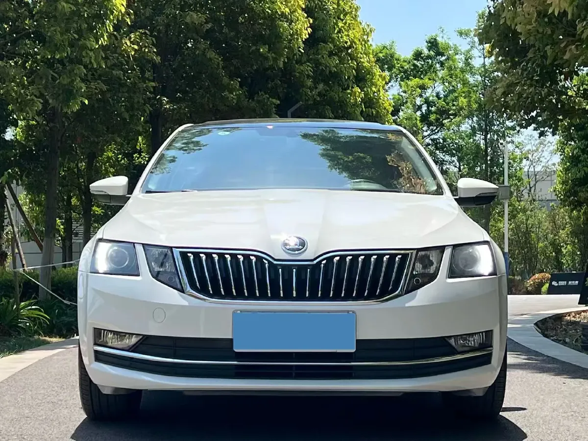 2018 Skoda Octavia 1.2T 116HP L4 7DCT,autocango,china used car exporter,china ev exporter,chinese used car exporter,chinese used ev exporter