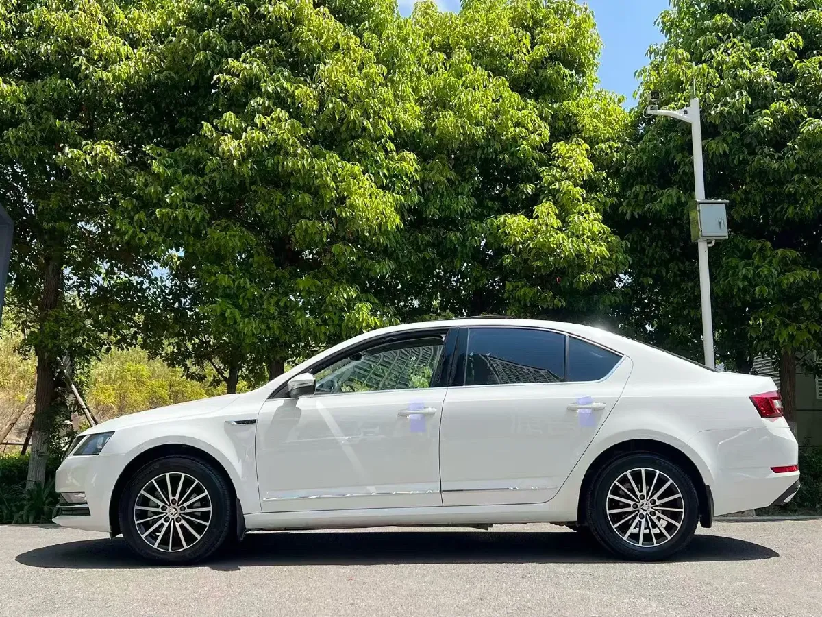 2018 Skoda Octavia 1.2T 116HP L4 7DCT,autocango,china used car exporter,china ev exporter,chinese used car exporter,chinese used ev exporter