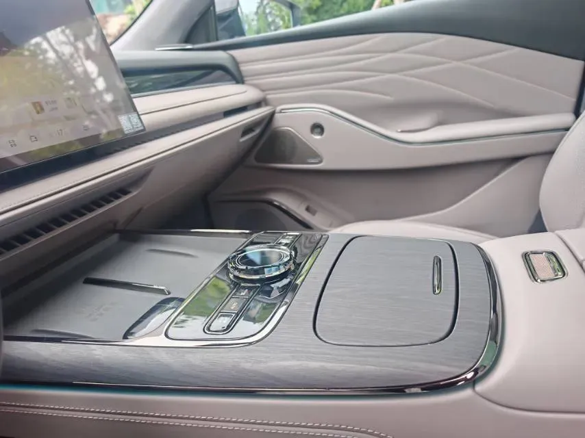 2025 Geely Galaxy Starshine 8 1.5T 163HP L4 3DHT PHEV 27.69KWH,autocango,china used car exporter,china ev exporter,chinese used car exporter,chinese used ev exporter