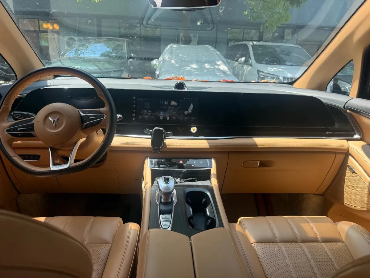 2022 Voyah Dream BEV 82KWH,autocango,china used car exporter,china ev exporter,chinese used car exporter,chinese used ev exporter