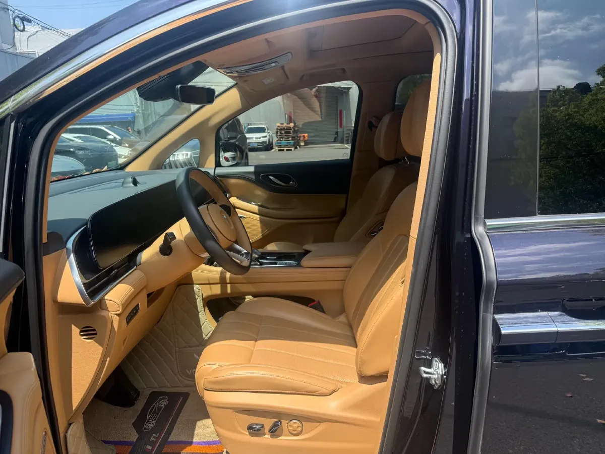 2022 Voyah Dream BEV 82KWH,autocango,china used car exporter,china ev exporter,chinese used car exporter,chinese used ev exporter