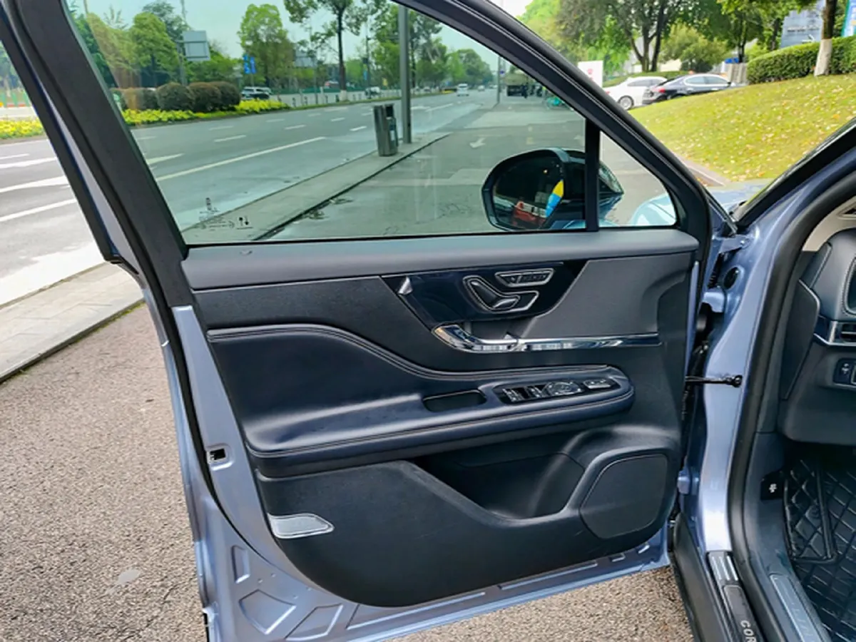 2023 Lincoln Corsair 2.0T 261HP L4 8AT,autocango,china used car exporter,china ev exporter,chinese used car exporter,chinese used ev exporter