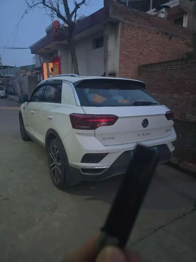 2021 Volkswagen T-Roc 1.4T 150HP L4 7DCT,autocango,china used car exporter,china ev exporter,chinese used car exporter,chinese used ev exporter