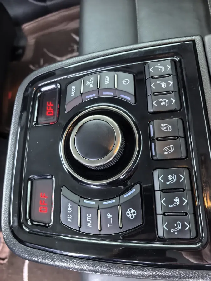 2019 HongQi H7 2.0T 204HP L4 6AT,autocango,china used car exporter,china ev exporter,chinese used car exporter,chinese used ev exporter