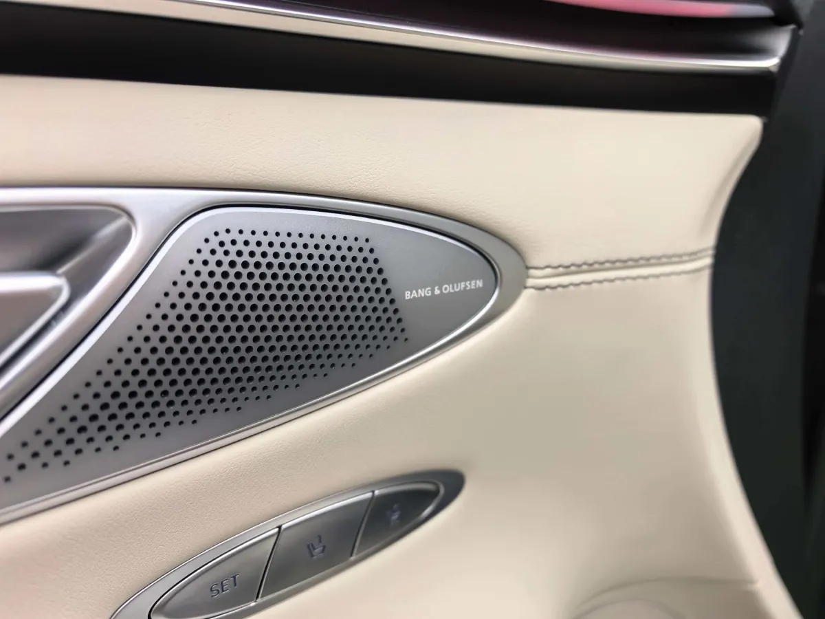 2025 Genesis GV70 2.5T 304HP L4 8AT,autocango,china used car exporter,china ev exporter,chinese used car exporter,chinese used ev exporter