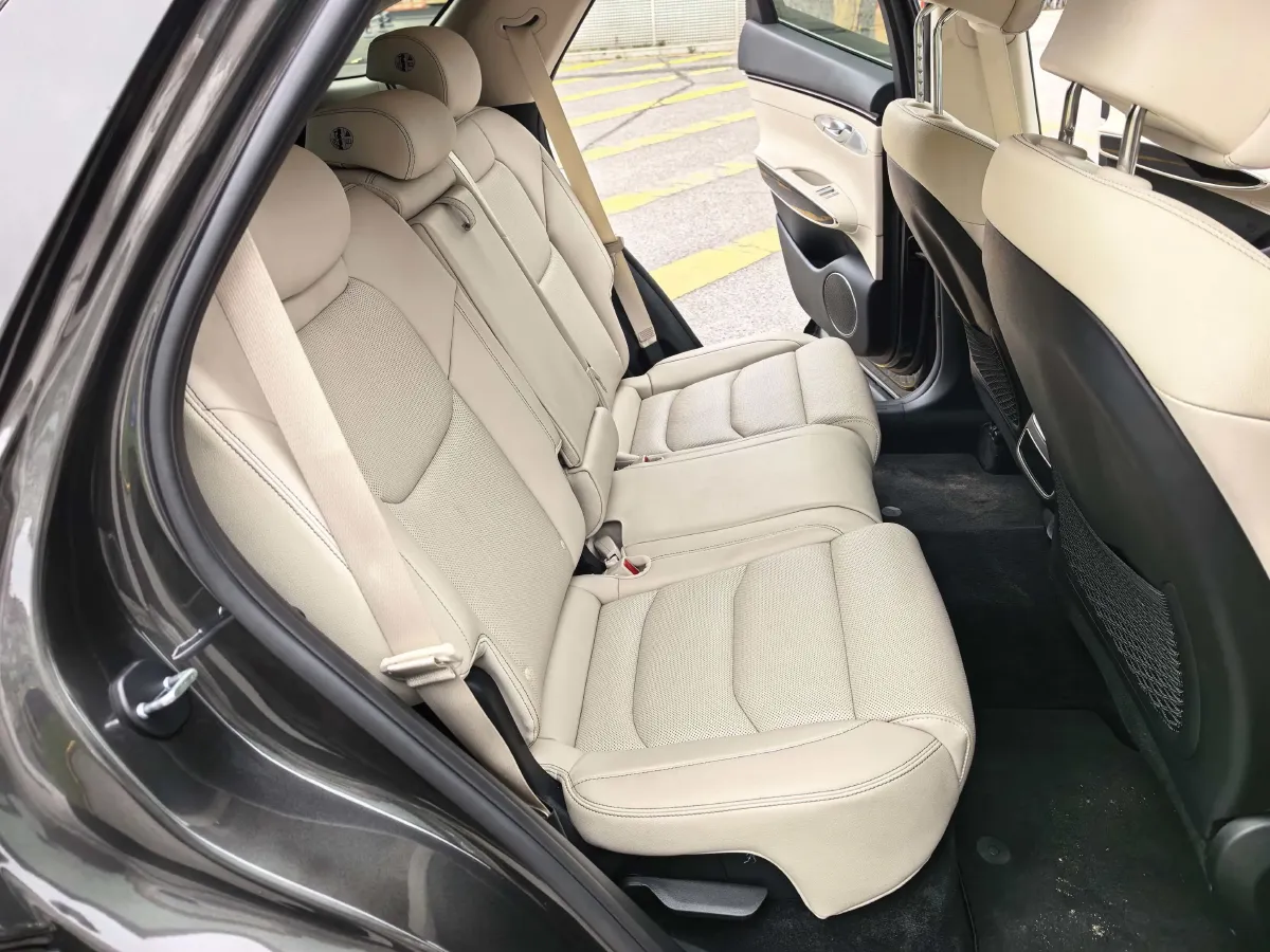 2025 Genesis GV70 2.5T 304HP L4 8AT,autocango,china used car exporter,china ev exporter,chinese used car exporter,chinese used ev exporter