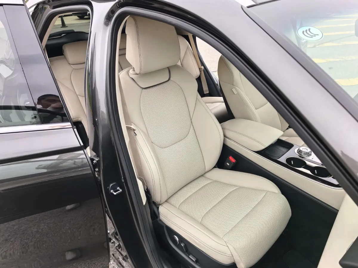 2025 Genesis GV70 2.5T 304HP L4 8AT,autocango,china used car exporter,china ev exporter,chinese used car exporter,chinese used ev exporter