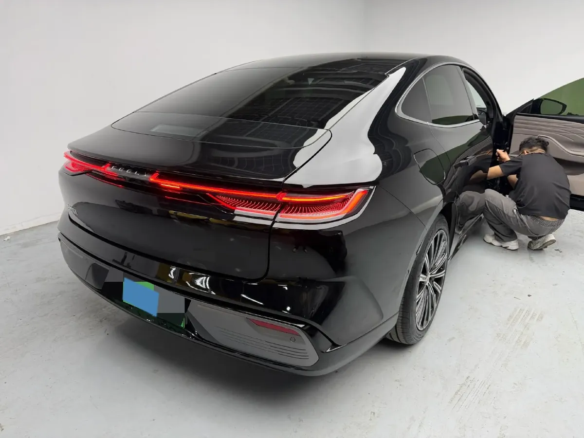 2025 Geely Galaxy Starshine 8 1.5T 163HP L4 3DHT PHEV 27.69KWH,autocango,china used car exporter,china ev exporter,chinese used car exporter,chinese used ev exporter