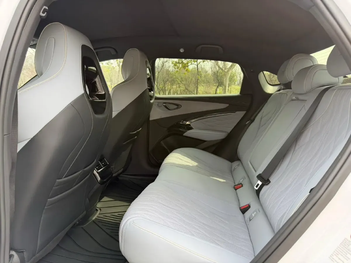 2022 AITO AITO M5 Range Extended 125HP REEV 40KWH,autocango,china used car exporter,china ev exporter,chinese used car exporter,chinese used ev exporter