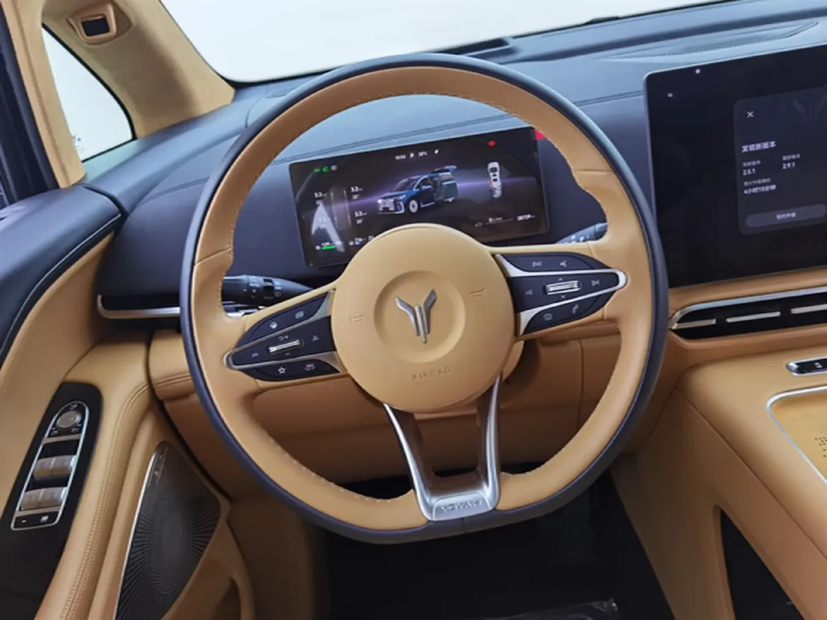 2025 Voyah Dream 1.5T 150HP L4 PHEV 41.7KWH,autocango,china used car exporter,china ev exporter,chinese used car exporter,chinese used ev exporter