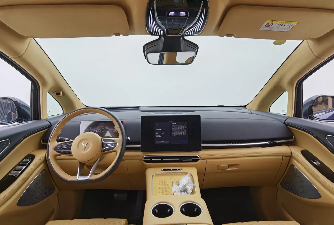 2025 Voyah Dream 1.5T 150HP L4 PHEV 41.7KWH,autocango,china used car exporter,china ev exporter,chinese used car exporter,chinese used ev exporter