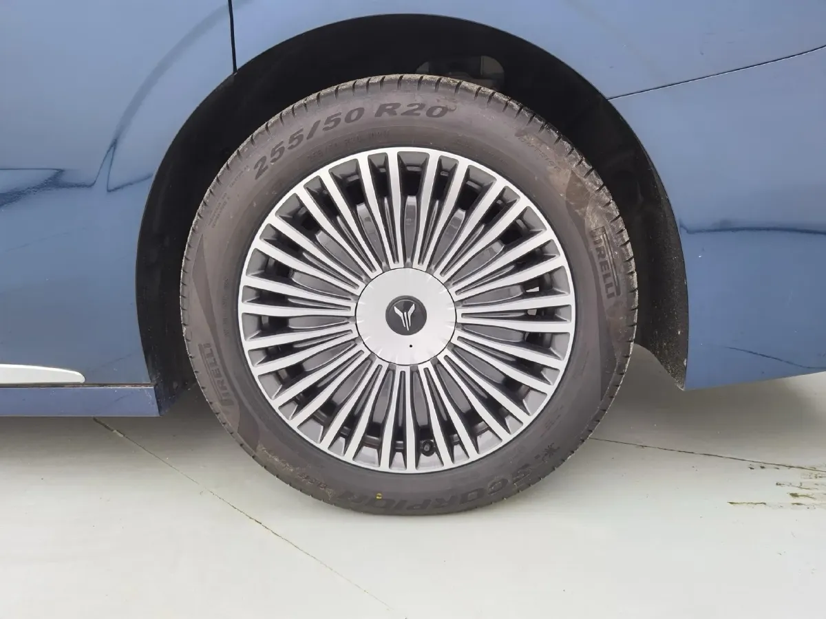 2025 Voyah Dream 1.5T 150HP L4 PHEV 41.7KWH,autocango,china used car exporter,china ev exporter,chinese used car exporter,chinese used ev exporter