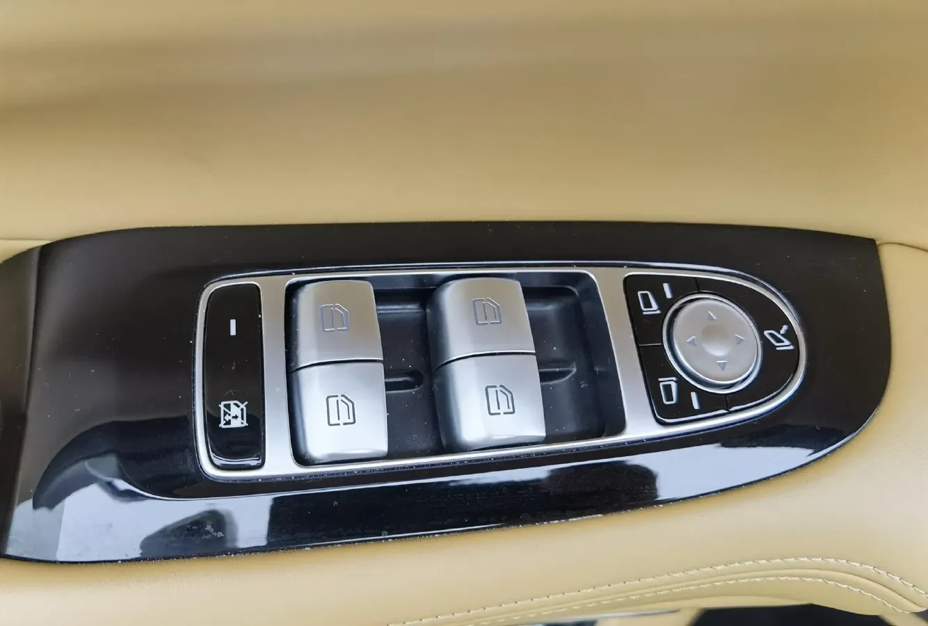 2025 Voyah Dream 1.5T 150HP L4 PHEV 41.7KWH,autocango,china used car exporter,china ev exporter,chinese used car exporter,chinese used ev exporter