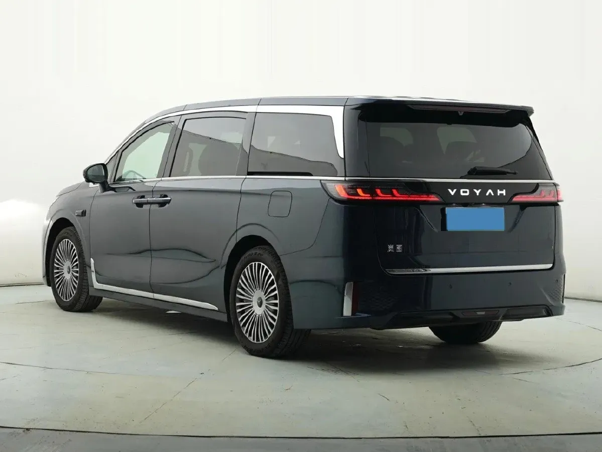 2025 Voyah Dream 1.5T 150HP L4 PHEV 41.7KWH,autocango,china used car exporter,china ev exporter,chinese used car exporter,chinese used ev exporter
