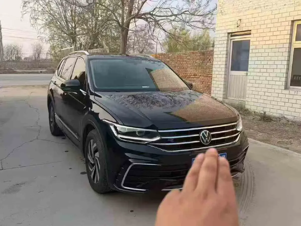 2024 Volkswagen Tiguan L 2.0T 186HP L4 7DCT,autocango,china used car exporter,china ev exporter,chinese used car exporter,chinese used ev exporter