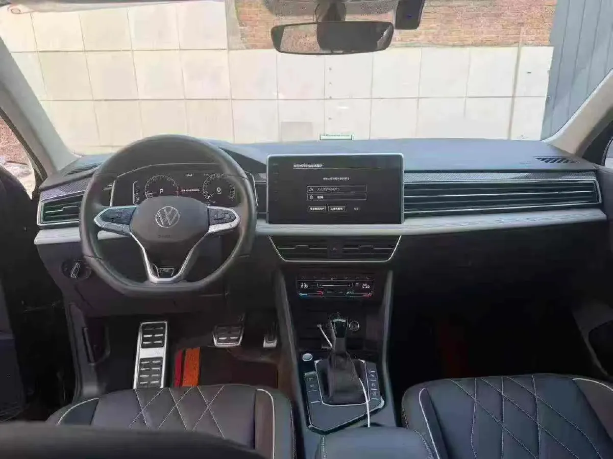 2024 Volkswagen Tiguan L 2.0T 186HP L4 7DCT,autocango,china used car exporter,china ev exporter,chinese used car exporter,chinese used ev exporter