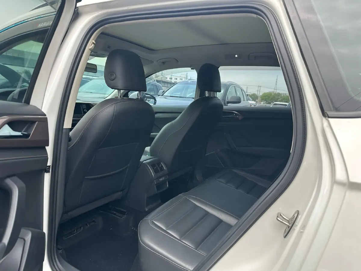 2019 MINI MINI 1.5T 102HP L3 7DCT,autocango,china used car exporter,china ev exporter,chinese used car exporter,chinese used ev exporter