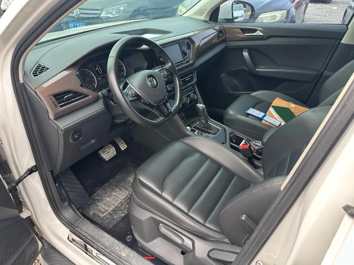 2019 MINI MINI 1.5T 102HP L3 7DCT,autocango,china used car exporter,china ev exporter,chinese used car exporter,chinese used ev exporter