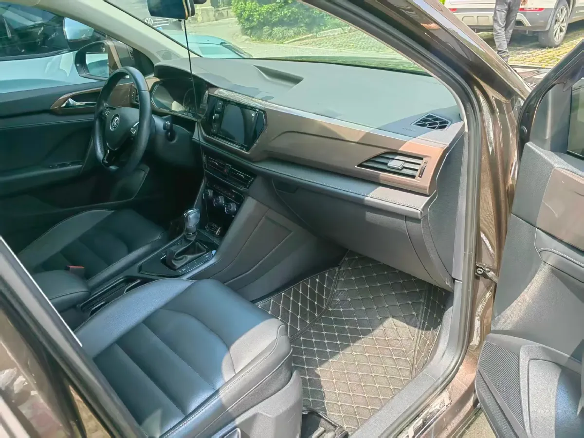 2019 MINI MINI 1.5T 102HP L3 7DCT,autocango,china used car exporter,china ev exporter,chinese used car exporter,chinese used ev exporter