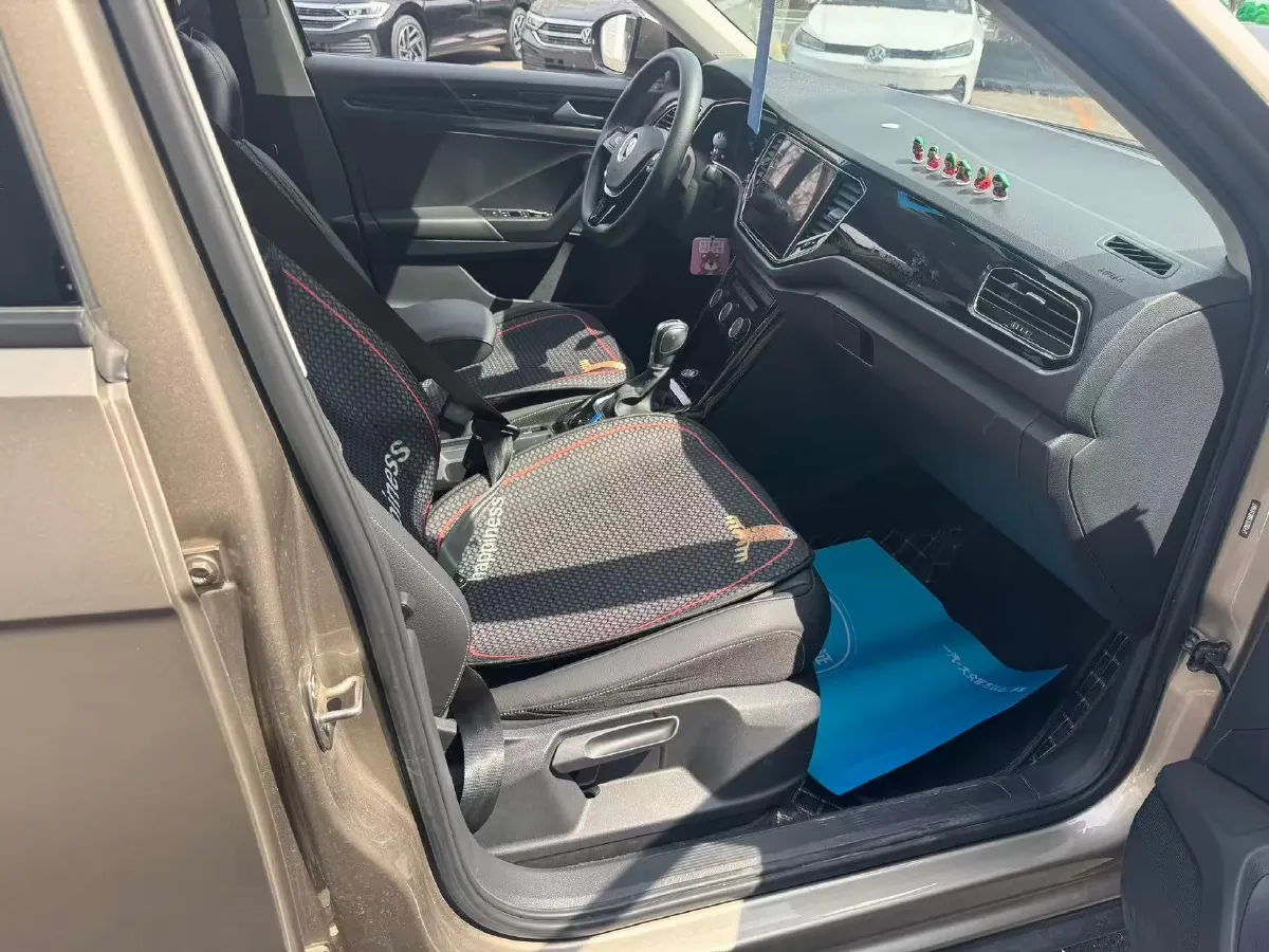 2021 Volkswagen T-Roc 1.4T 150HP L4 7DCT,autocango,china used car exporter,china ev exporter,chinese used car exporter,chinese used ev exporter