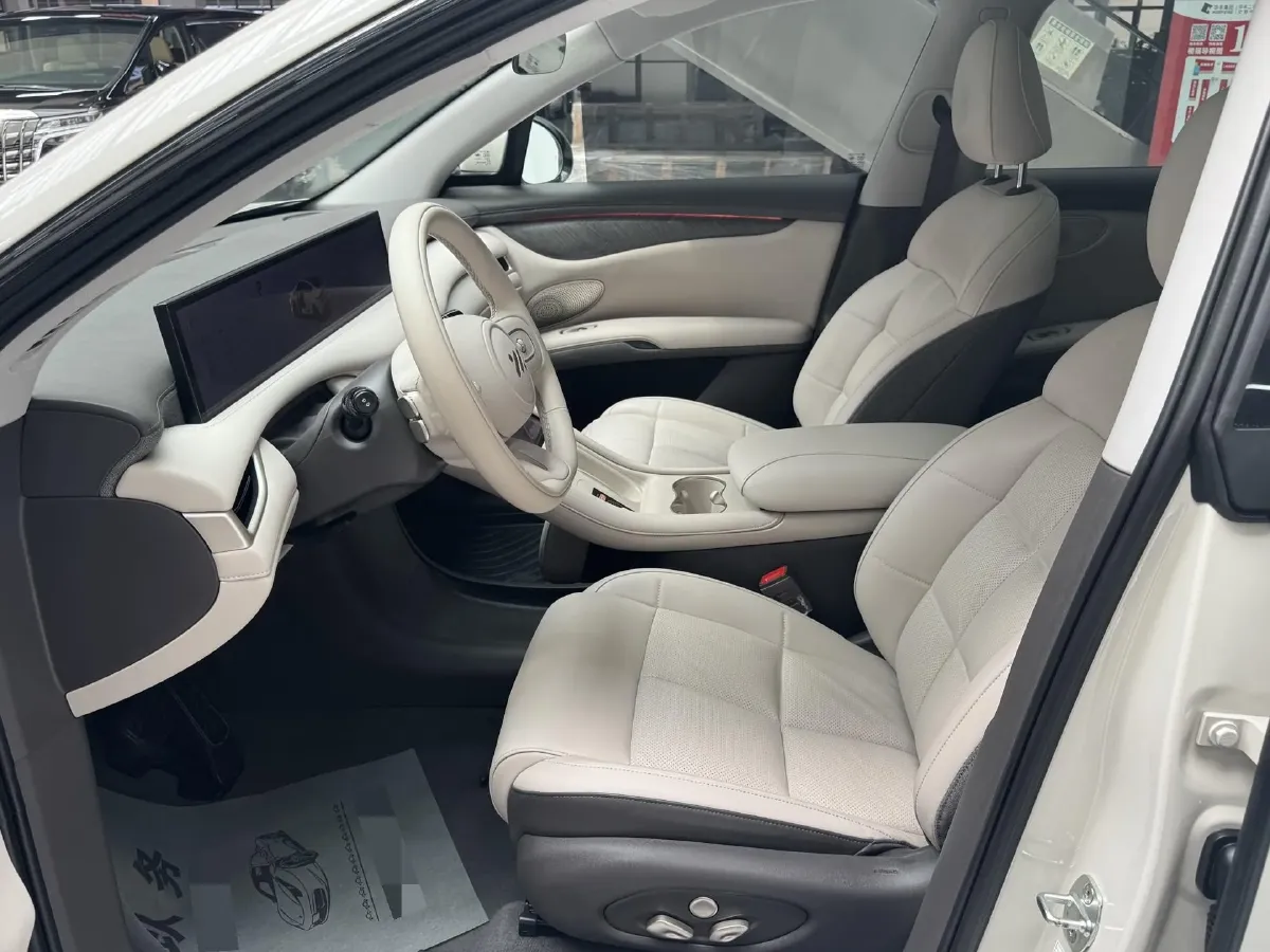 2025 IM LS6 BEV 75KWH,autocango,china used car exporter,china ev exporter,chinese used car exporter,chinese used ev exporter